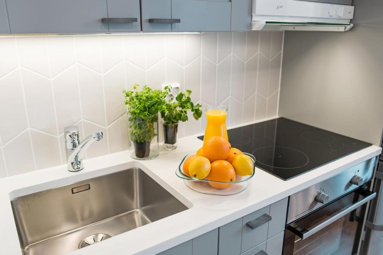 Forenom Serviced Apartments Helsinki Toeoeloe Esterno foto